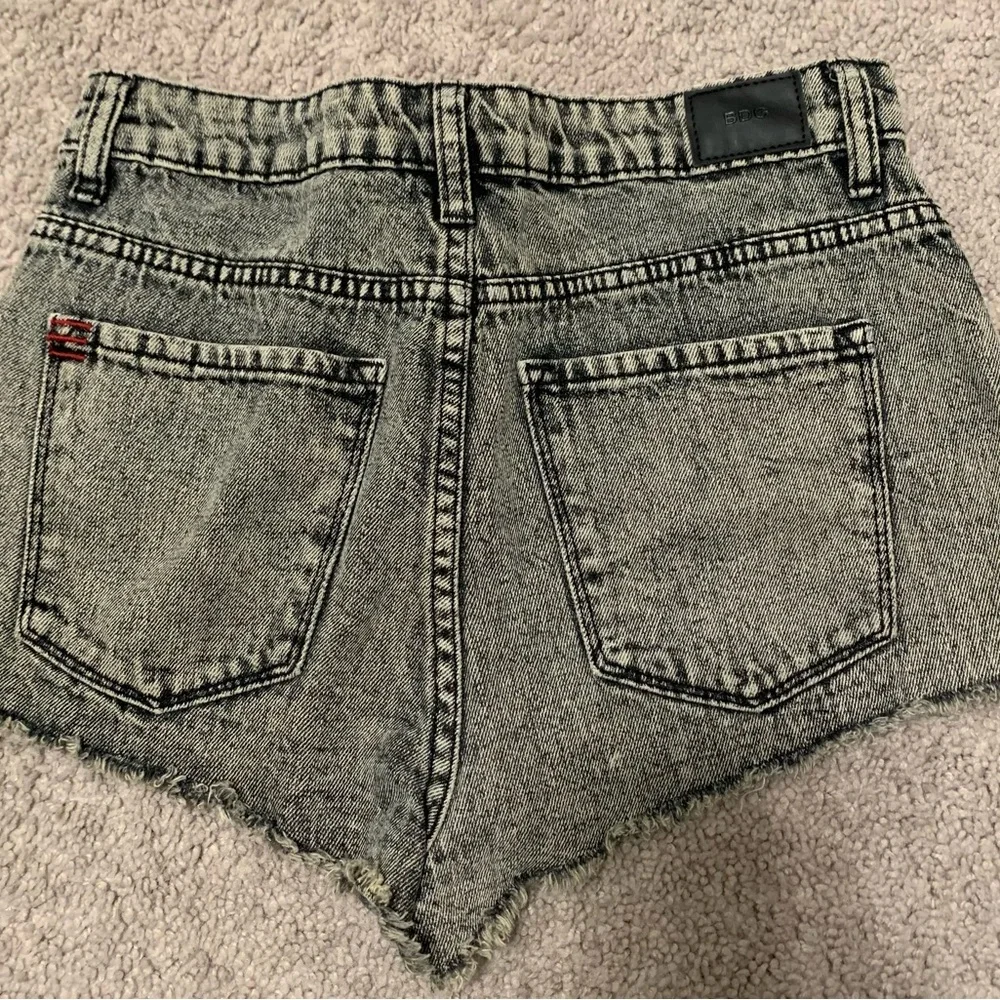 BDG High Rise Dree Cheeky Cutoff Jean Shorts Womens 27 - Picture 2 of 3
